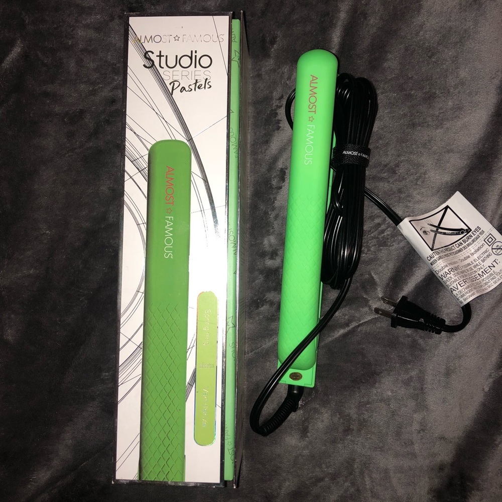 Flat iron straightener Almost Famous  green new